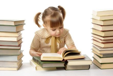 с какого возраста можно учить ребенка читать
